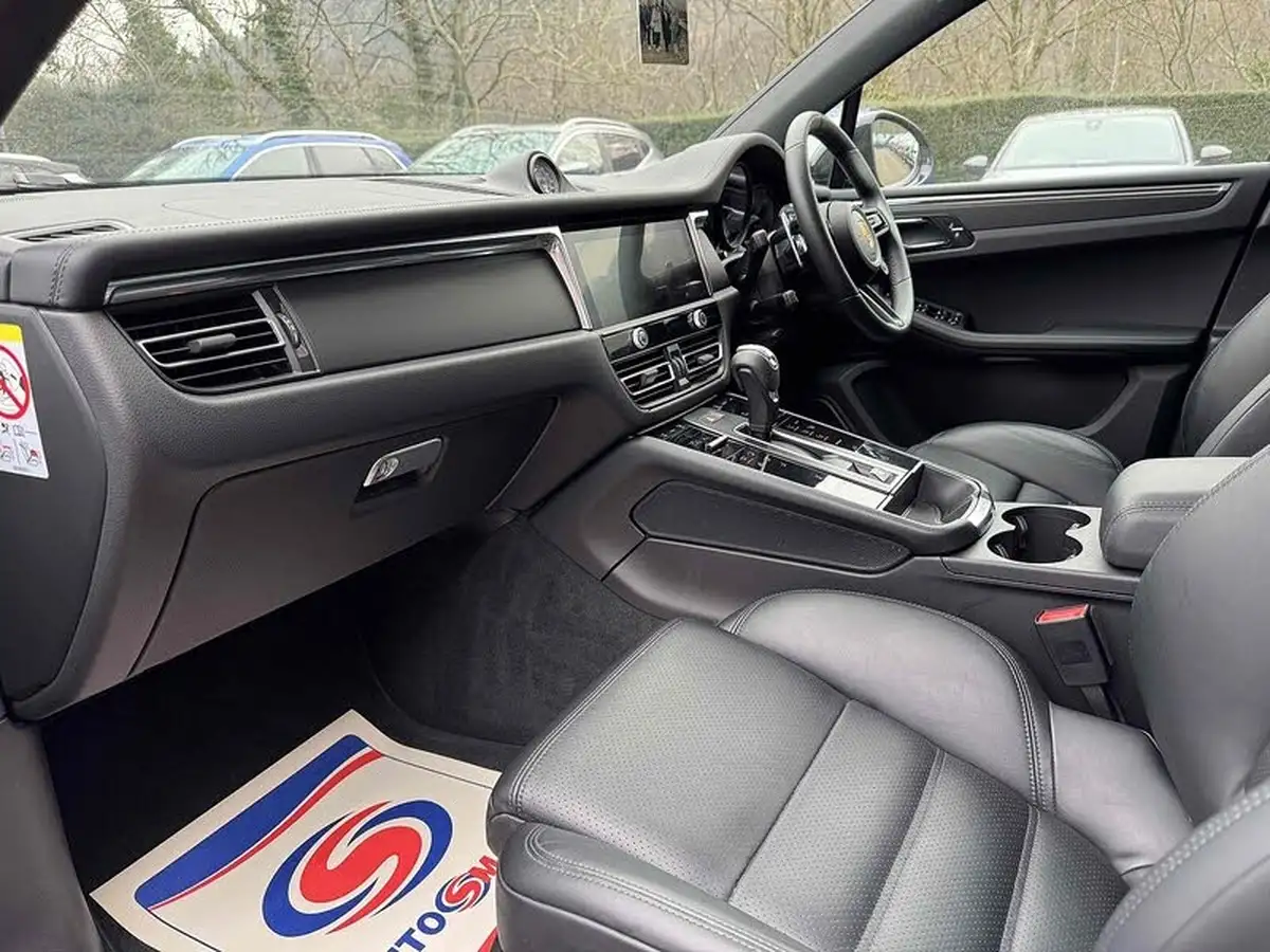 2022-porsche-macan-20-big-23