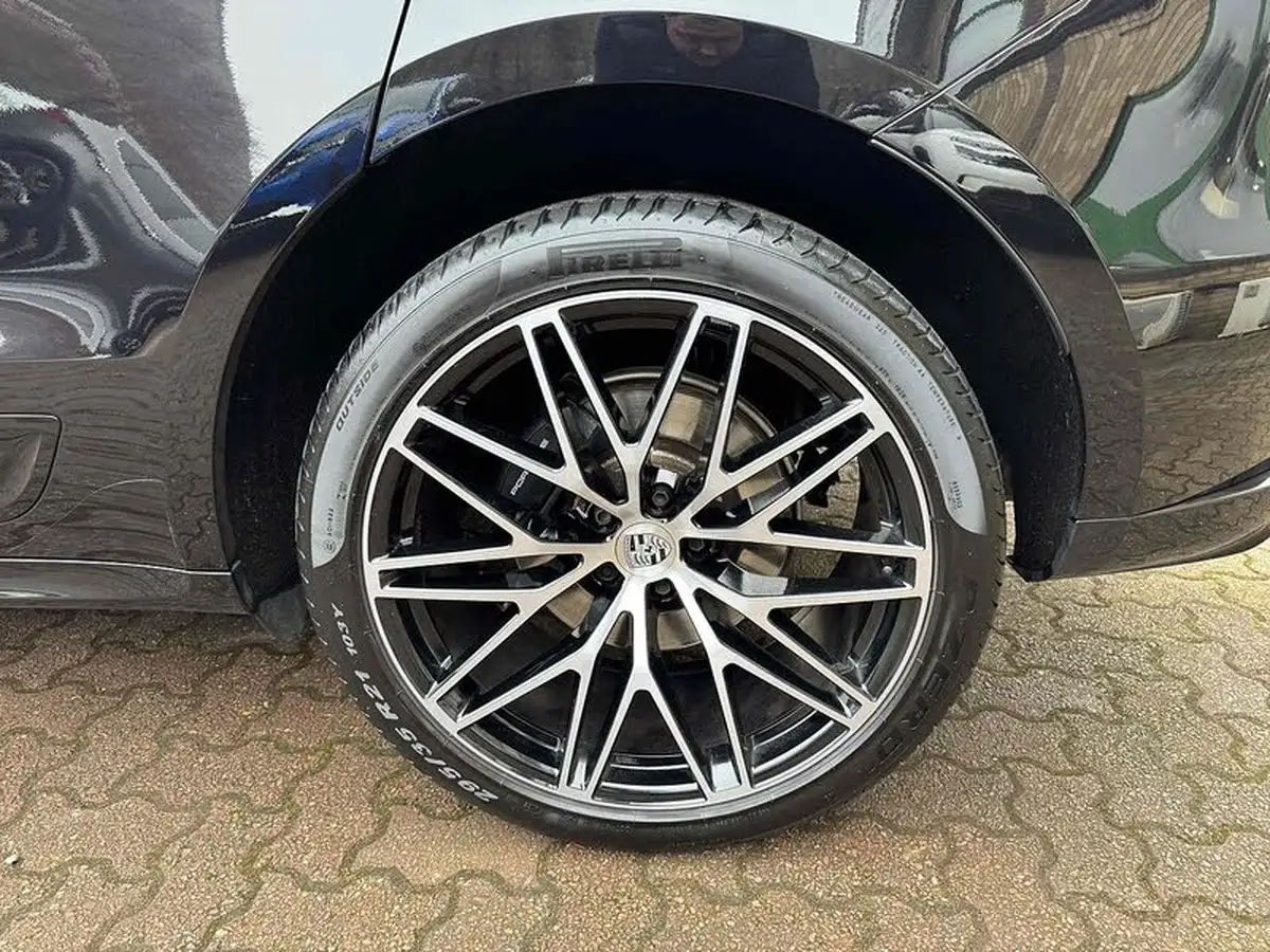 2022-porsche-macan-20-big-43