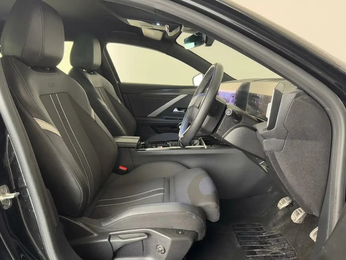 2023-vauxhall-astra-12-turbo-gs-sport-tourer-big-20