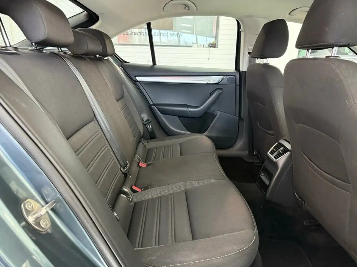 2020-skoda-octavia-10-tsi-se-technology-115ps-hatchback-big-3