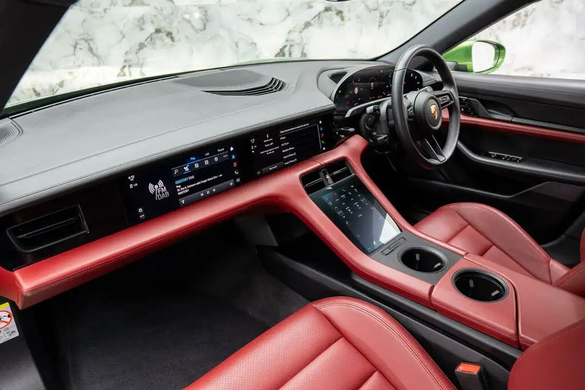 2021-porsche-taycan-e-4s-530ps-big-11