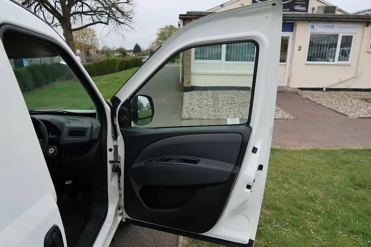 2021-fiat-doblo-cargo-16td-l2h1-maxi-tecnico-120bhpeu6dt-panel-van-big-20