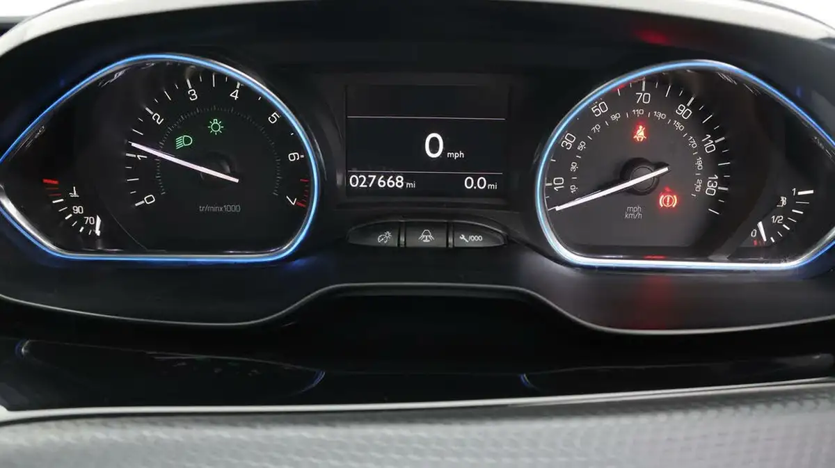 2019-peugeot-2008-suv-12-puretech-allure-premium-82bhp-big-9