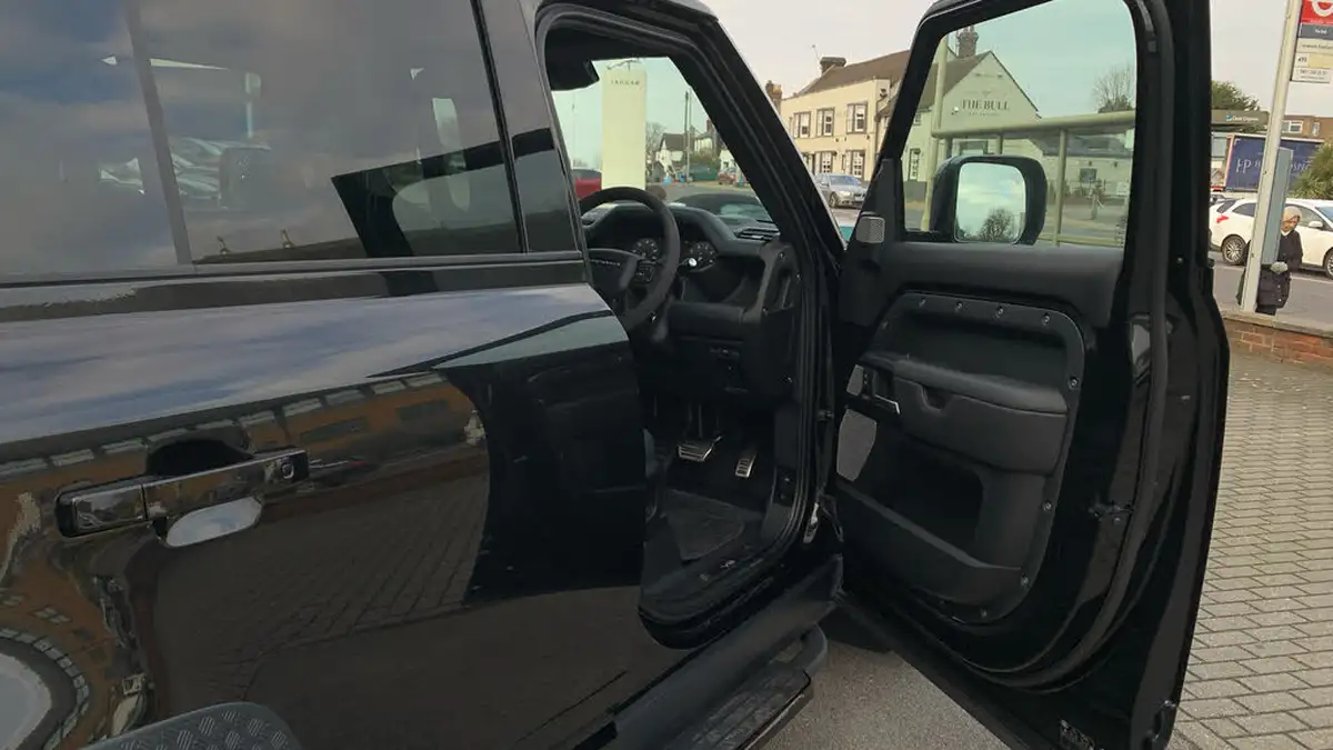 2024-land-rover-130-defender-50-p500-v8-big-20