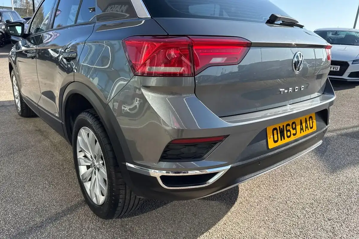 2020-volkswagen-t-roc-15-tsi-se-big-15