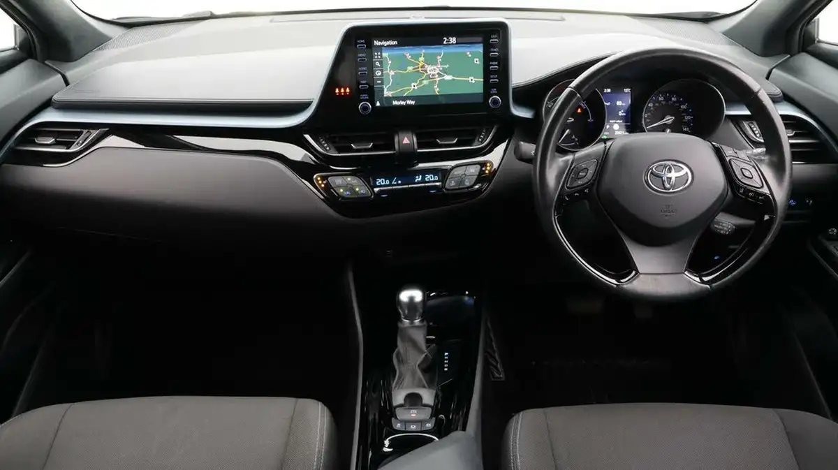 2022-toyota-c-hr-18-vvt-i-design-big-13