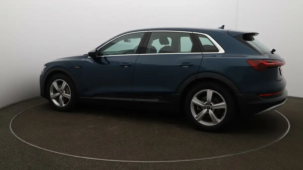 2021-audi-e-tron-50e-technik-station-wagon-big-39
