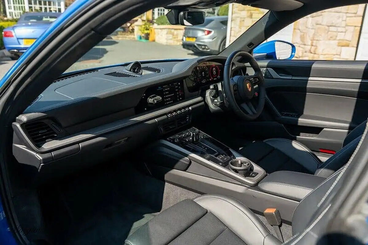 2025-porsche-911-30-carrera-394ps-coupe-big-31