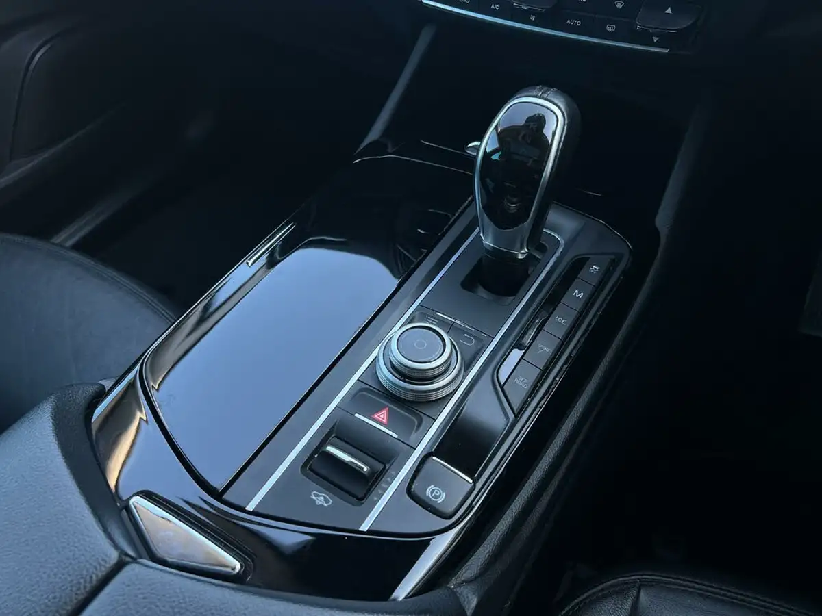 2017-maserati-levante-30td-awd-big-48