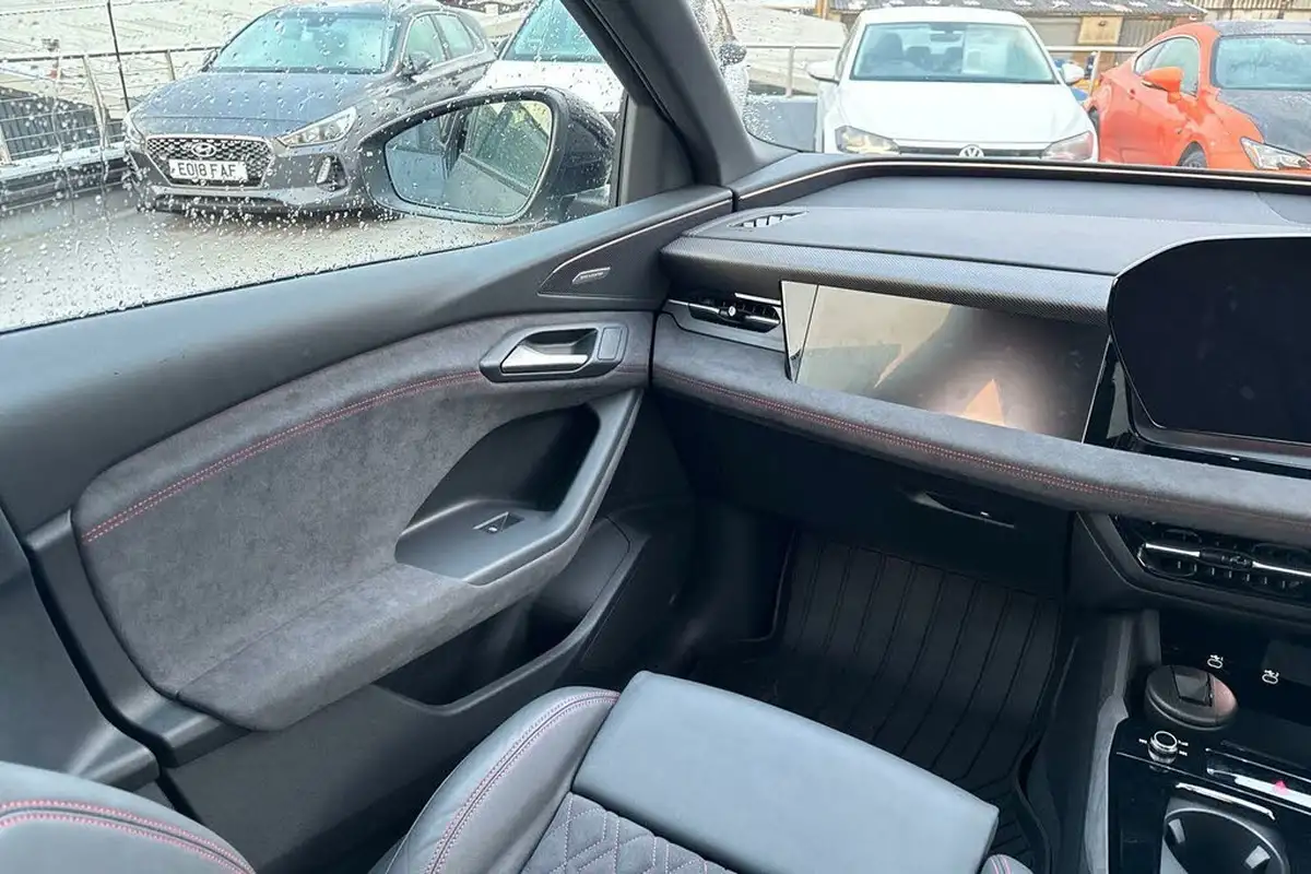 2024-audi-sq6-e-tron-e-launch-edition-big-31