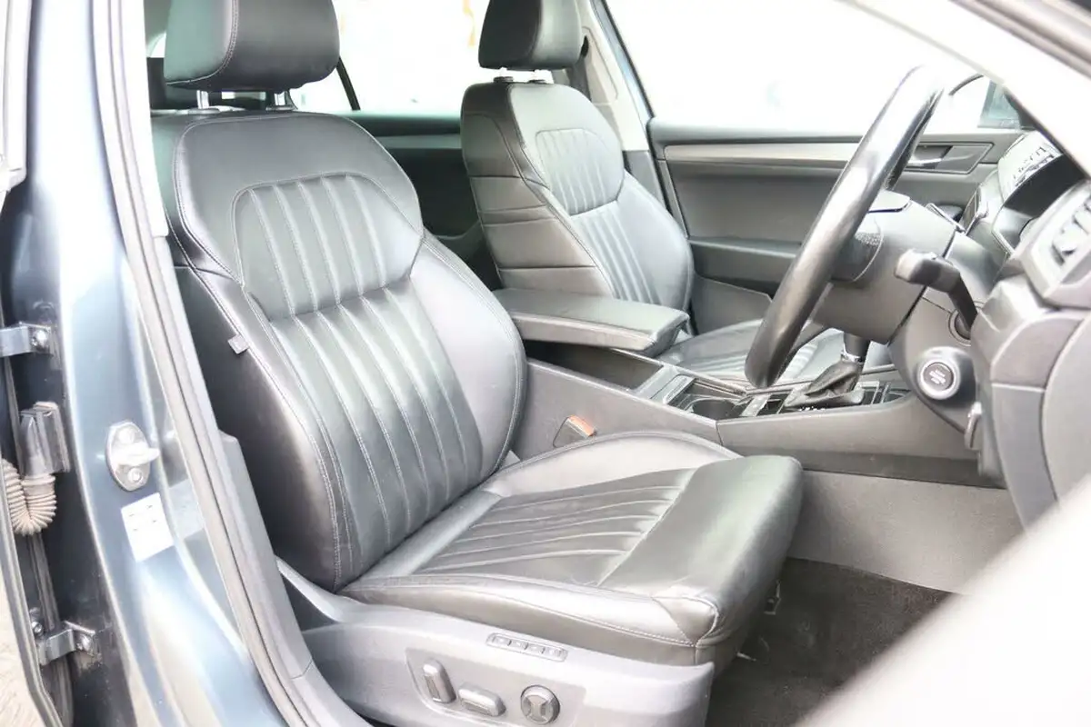 2019-skoda-superb-20tdi-se-l-executive-150ps-estate-dsg-big-15