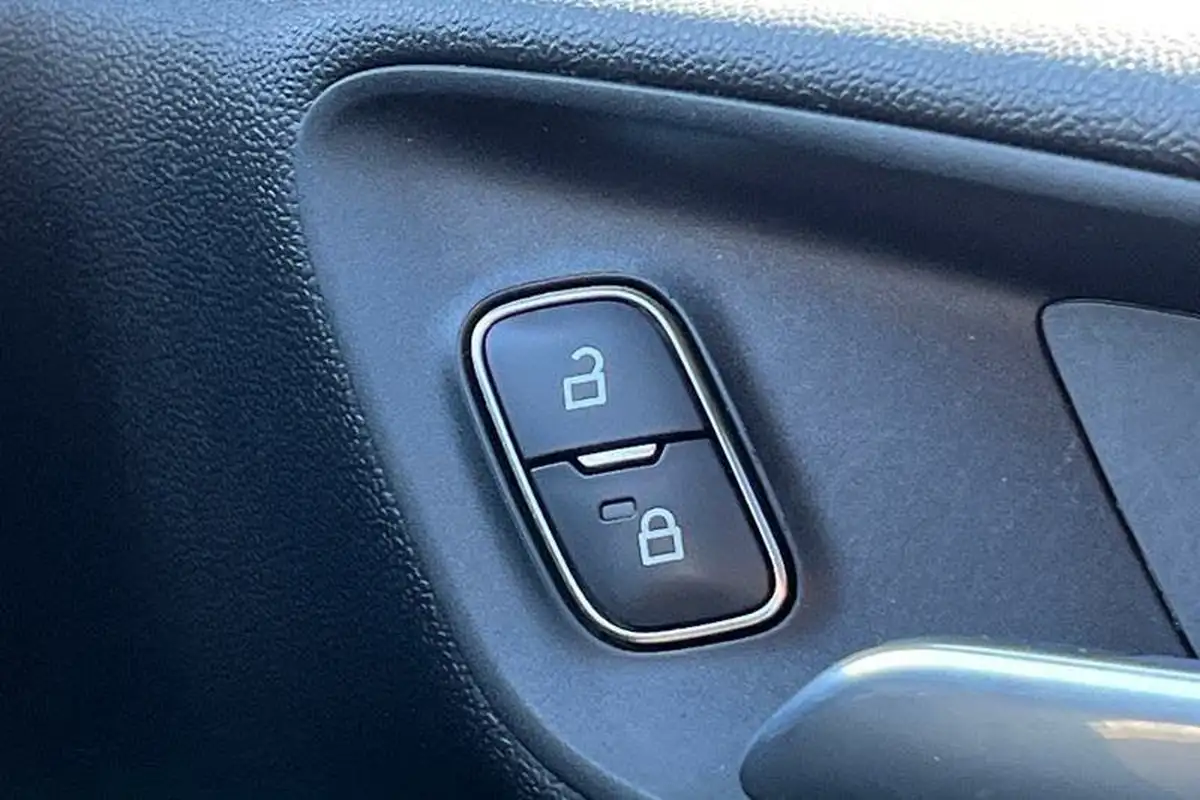 2020-ford-fiesta-big-36