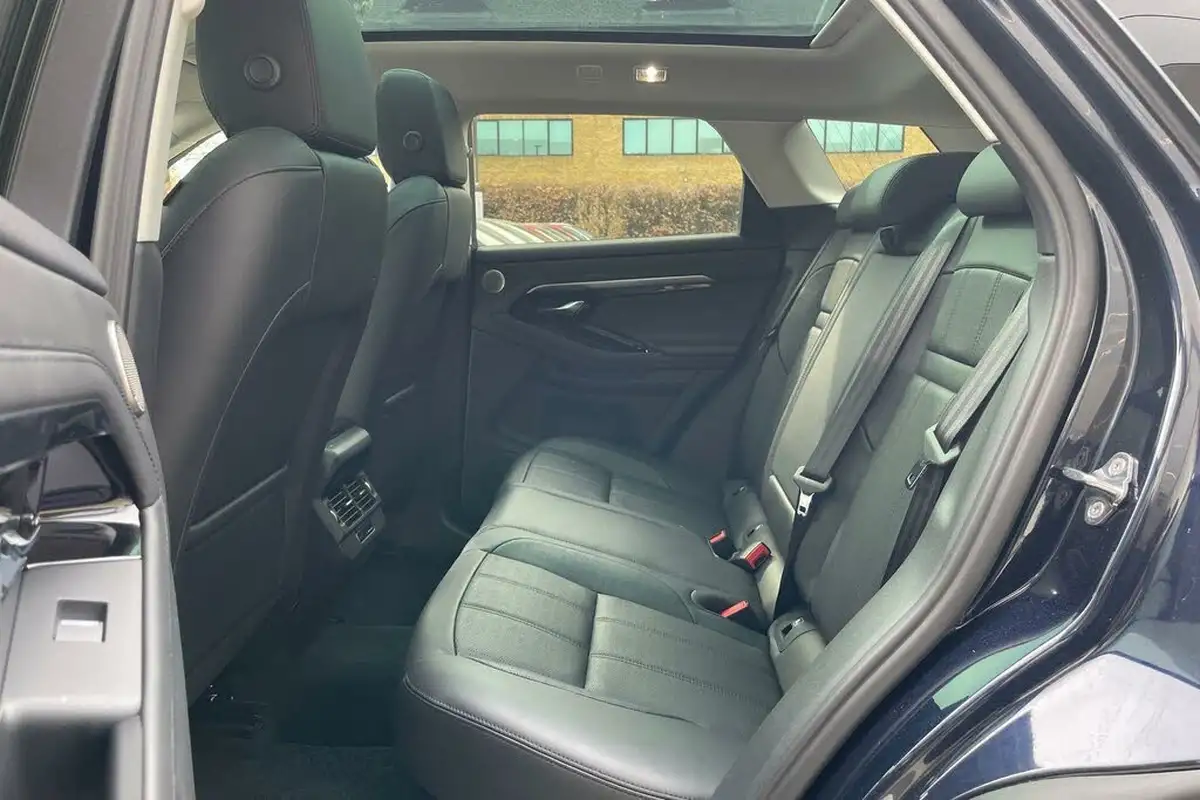2023-land-rover-range-rover-evoque-15-p300e-r-dynamic-hse-big-28