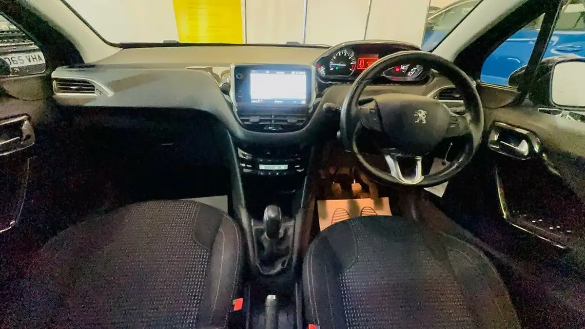 2019-peugeot-208-12-puretech-tech-edition-82bhp-big-33