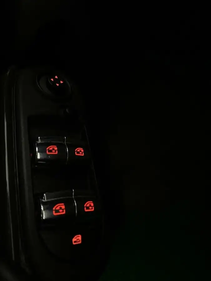 2019-mini-cooper-15-cooper-classic-hatchback-5d-big-22