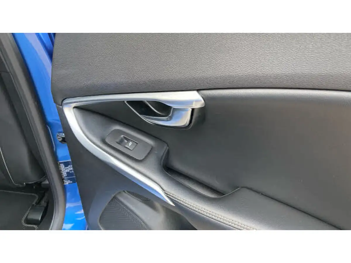 2019-volvo-v40-20-t3-r-design-edition-big-31