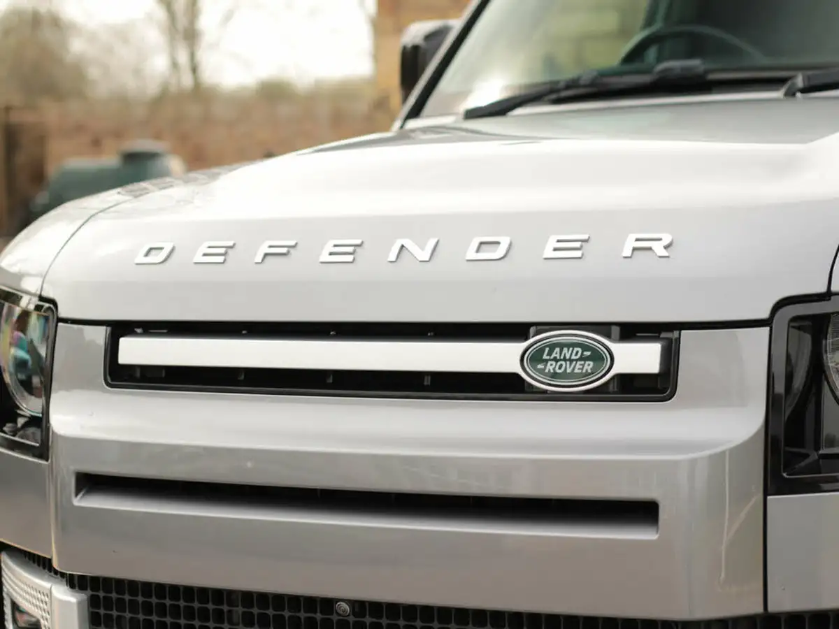 2021-land-rover-110-defender-30-d250-hard-top-se-110-big-22