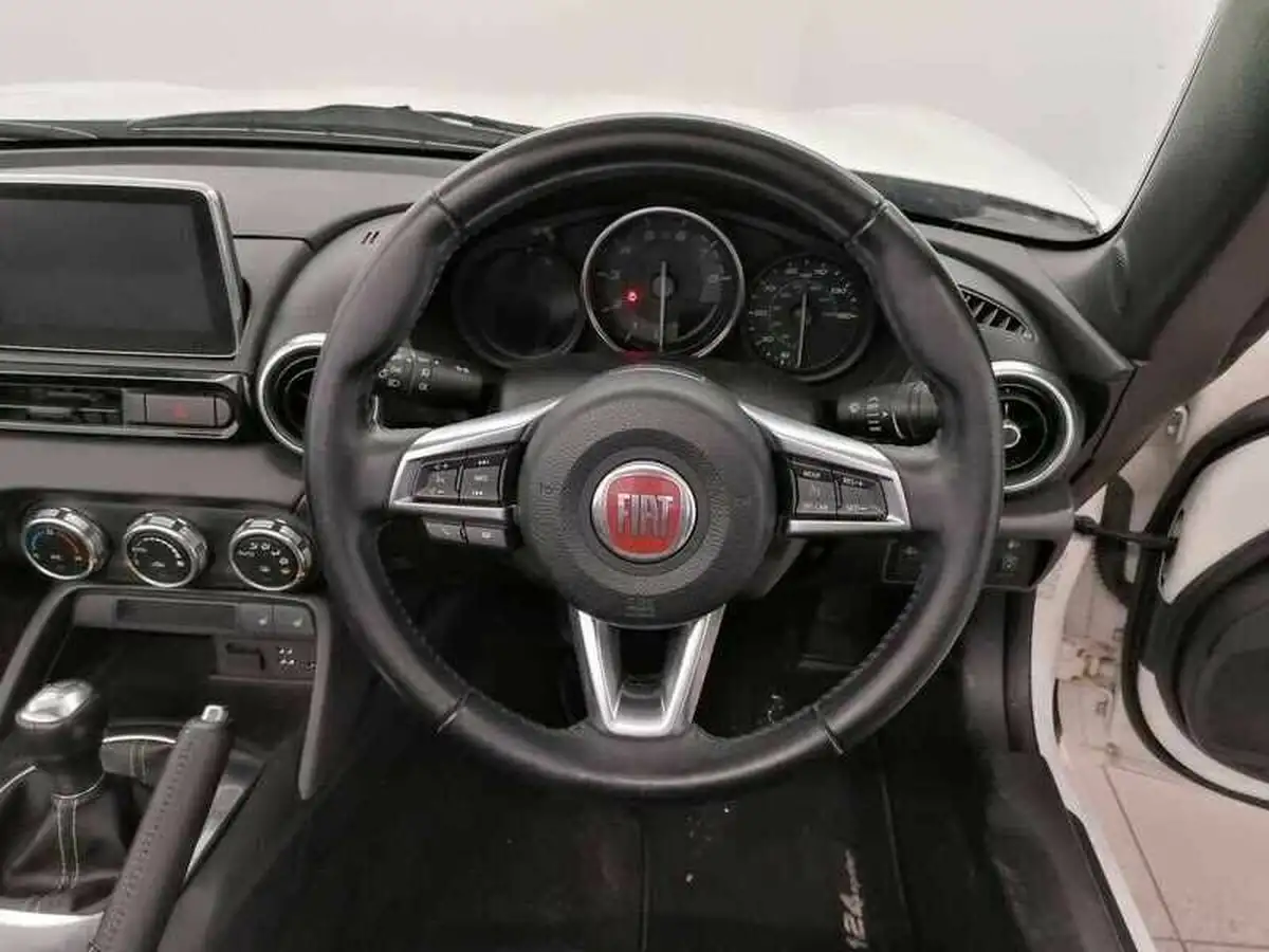 2017-fiat-124-14-multiair-124-spider-lusso-big-10