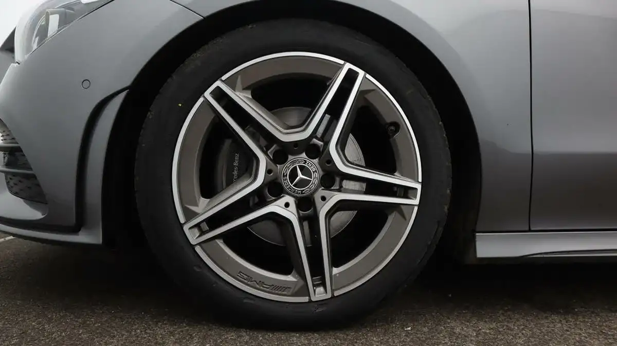 2020-mercedes-benz-cla-13-cla-180-amg-line-premium-plus-coupe-4d-big-18