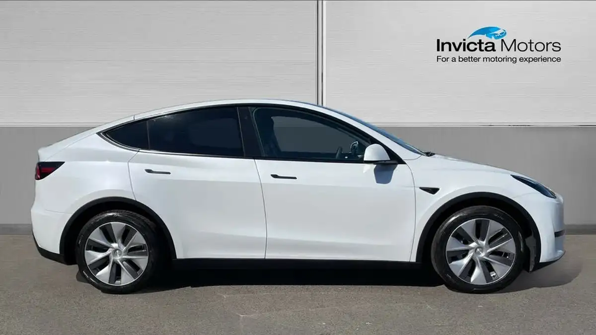 2023-tesla-model-y-e-rwd-big-1