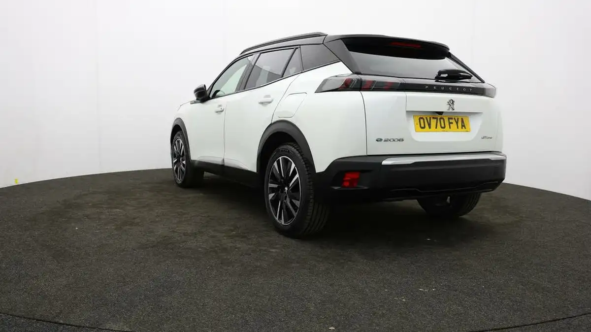 2021-peugeot-2008-suv-e-gt-big-70