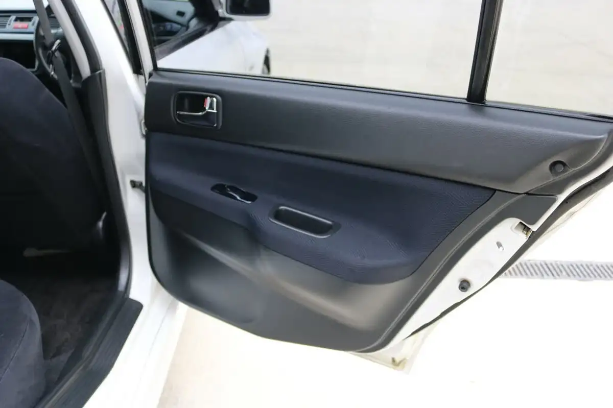 2002-mitsubishi-lancer-big-41