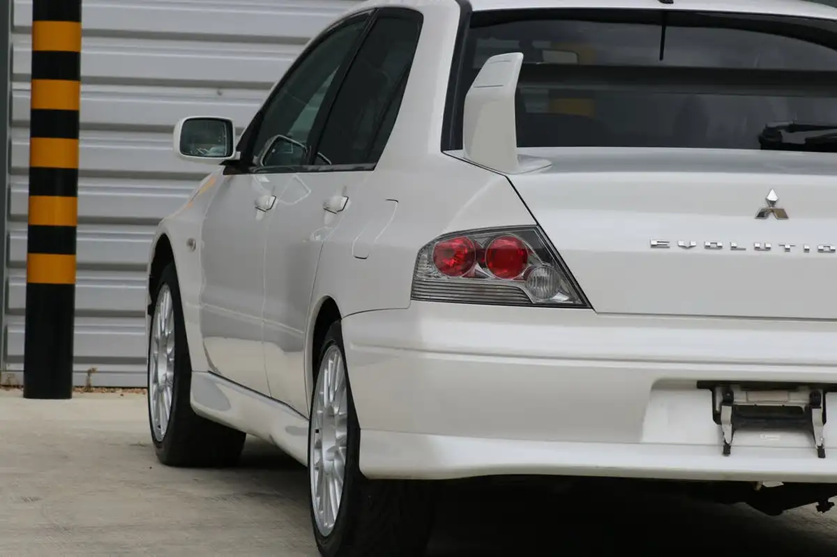 2002-mitsubishi-lancer-big-17