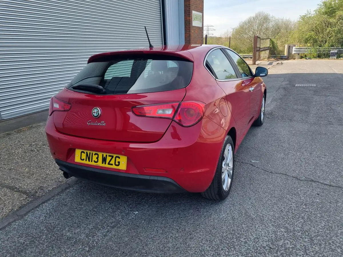 2013-alfa-romeo-giulietta-16td-lusso-big-11
