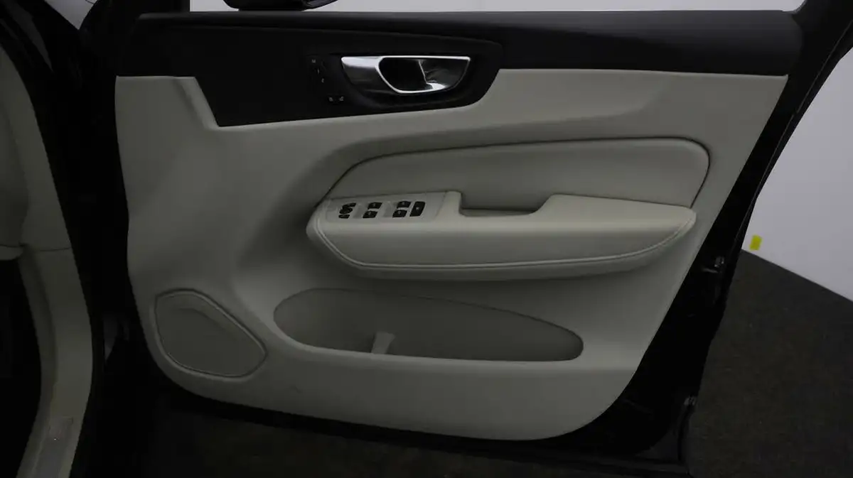 2021-volvo-xc60-20-b5-inscription-awd-big-14