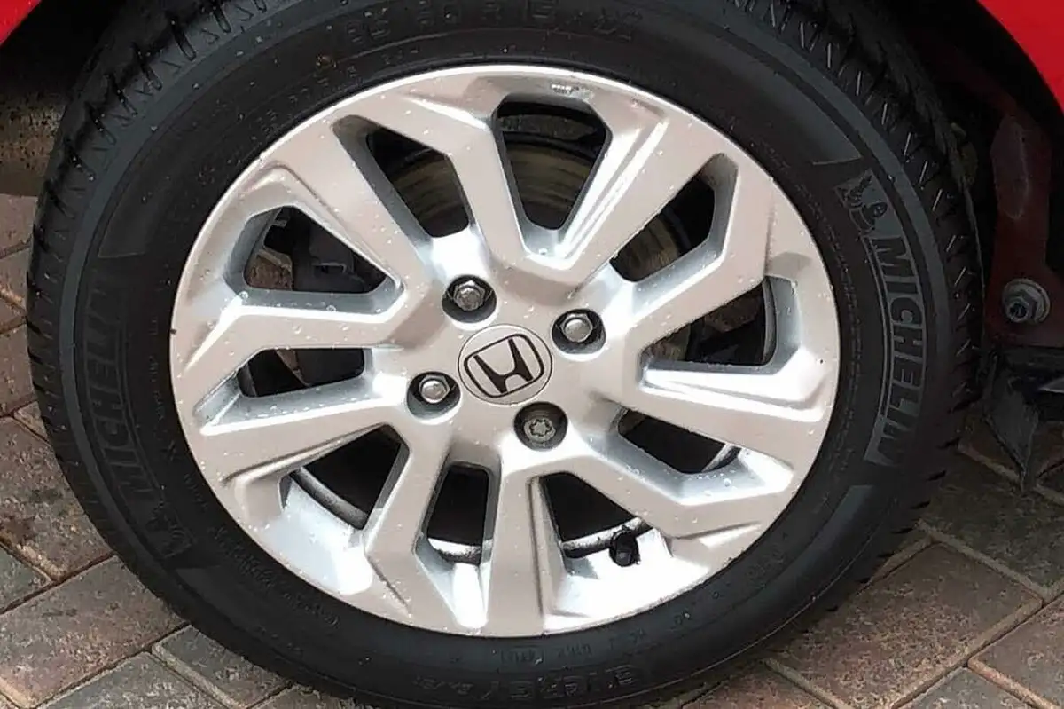 2019-honda-jazz-13-i-vtec-se-cvt-big-8