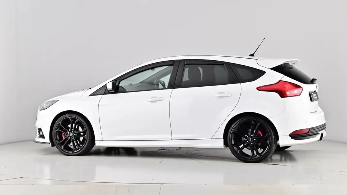 2015-ford-focus-20t-st3-hatchback-big-64