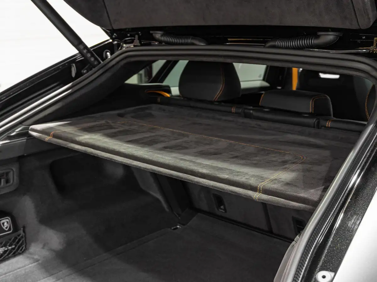 2023-lamborghini-urus-40-no-trim-big-35