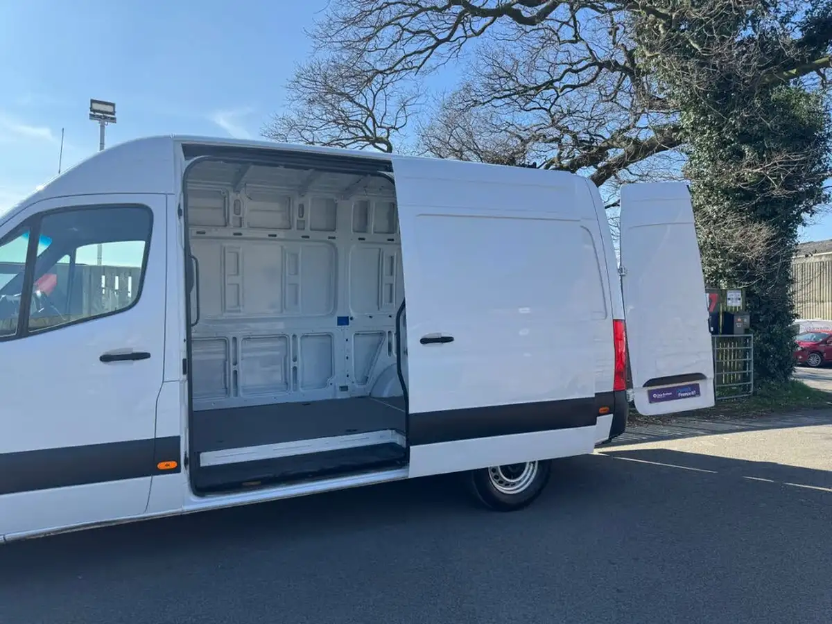 2020-mercedes-benz-sprinter-20cdi-315-l1h1-progressive-big-6