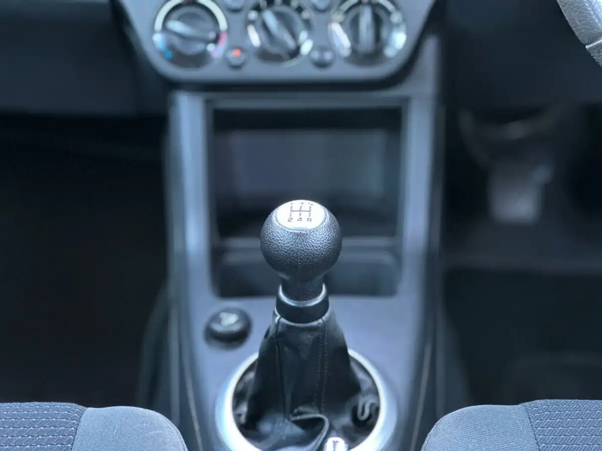 2008-suzuki-swift-15-glx-5d-big-20