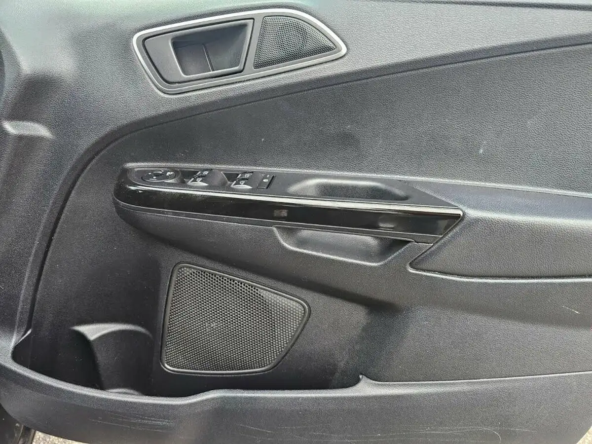 2015-ford-b-max-10-titanium-x-big-9