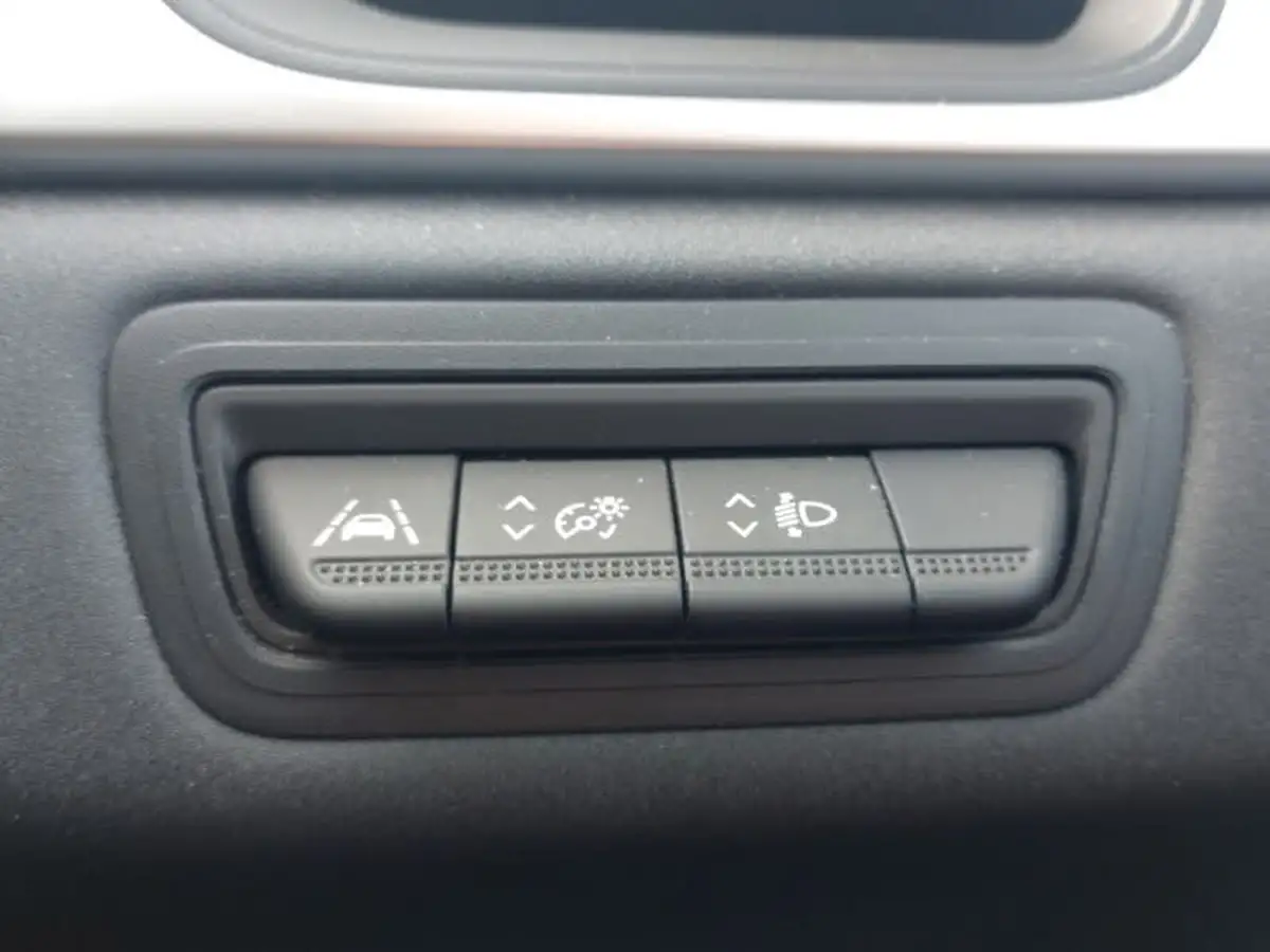 2022-renault-captur-13-tce-iconic-edition-big-12