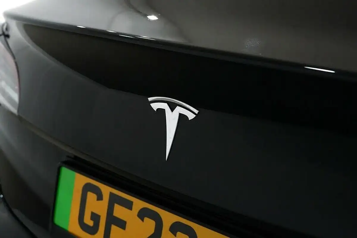 2022-tesla-model-3-e-long-range-big-10