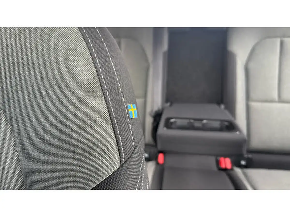 2024-volvo-xc40-20-b4-plus-big-21