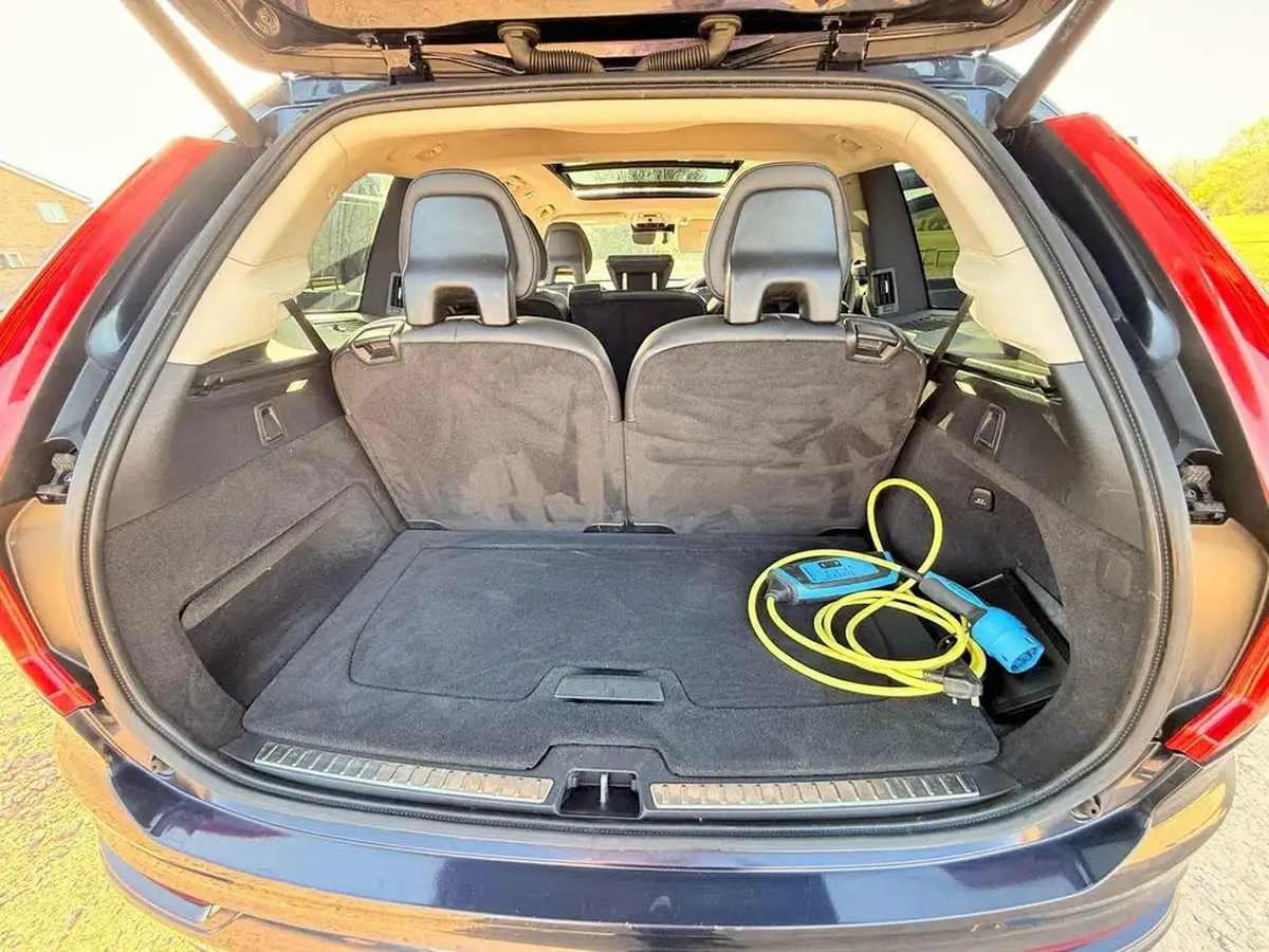2016-volvo-xc90-20-t8-momentum-big-28