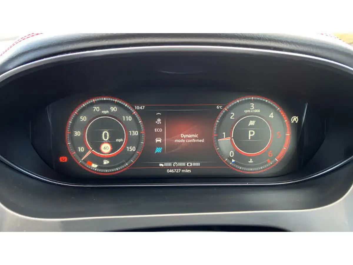 2019-jaguar-e-pace-20-i4d-chequered-flag-180ps-big-32