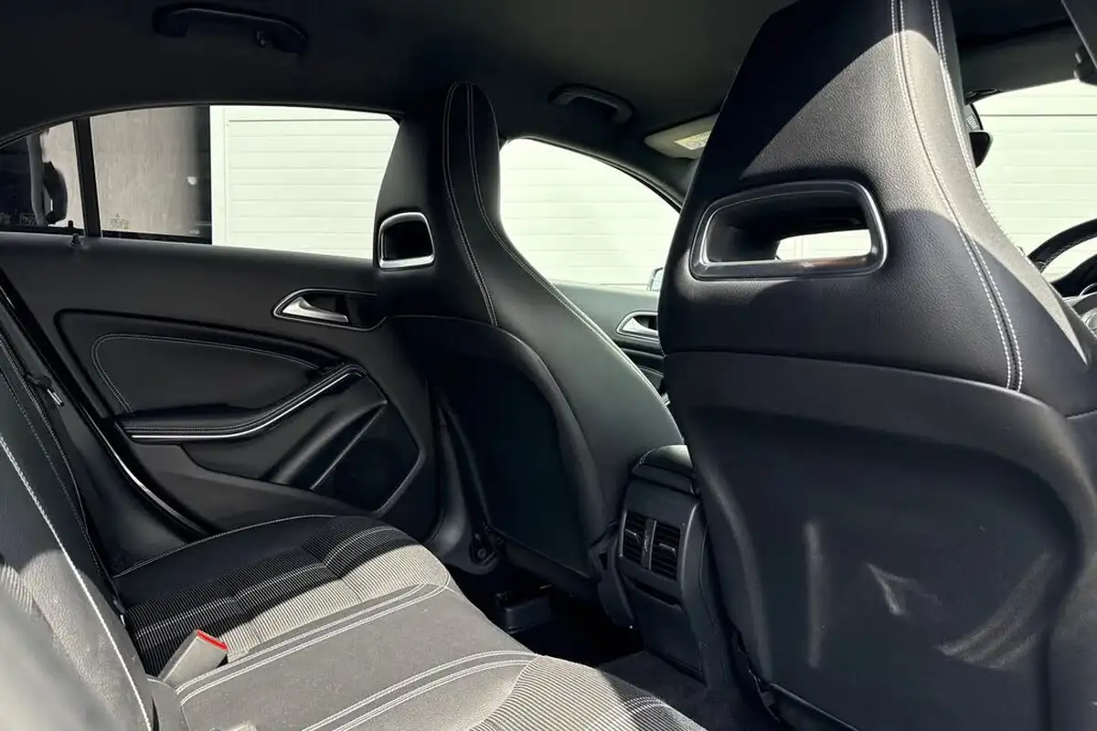 2018-mercedes-benz-a-class-16-a180-sport-edition-ss-big-31