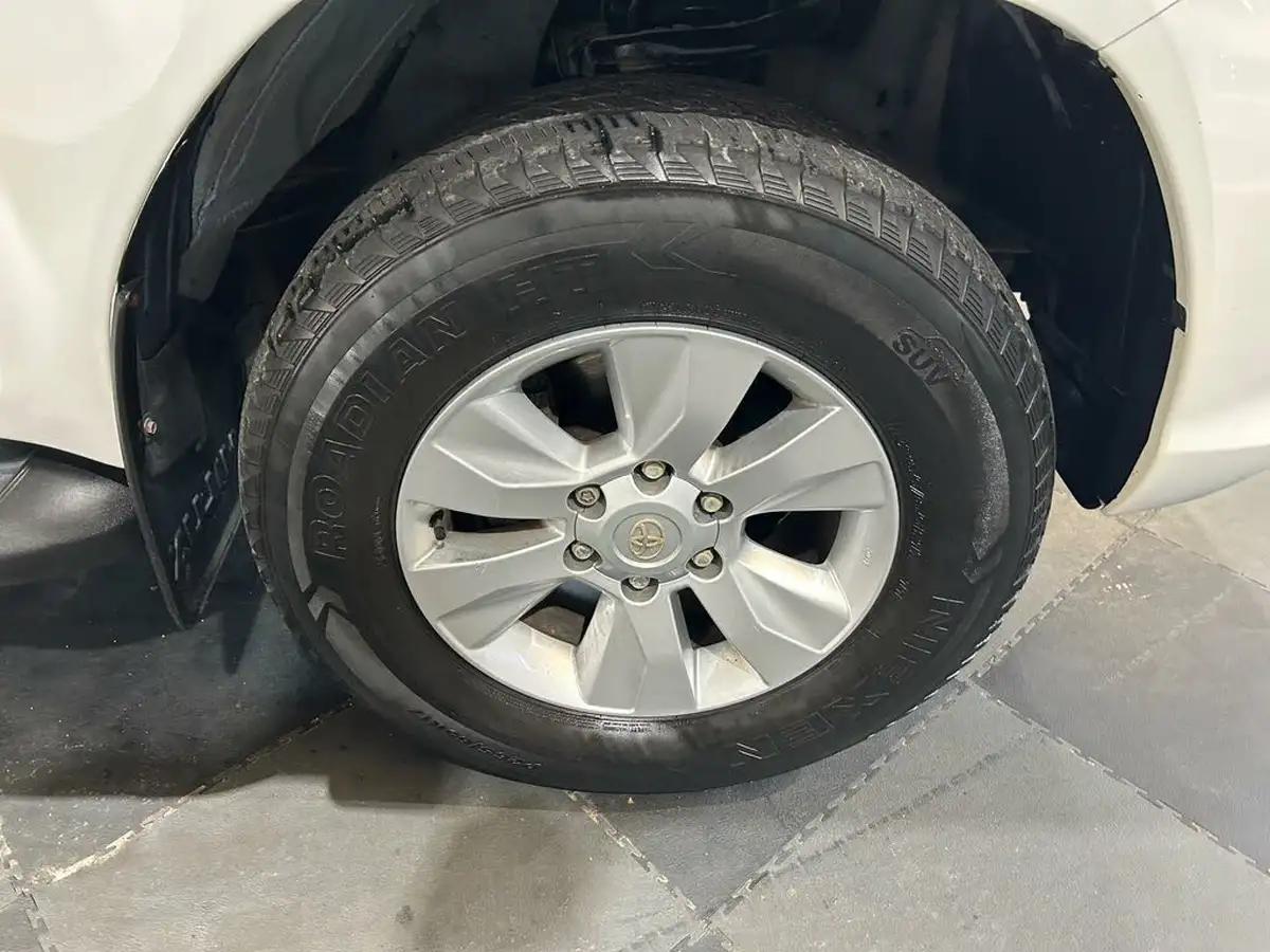 2018-toyota-hi-lux-24d-4d-icon-32t-big-9