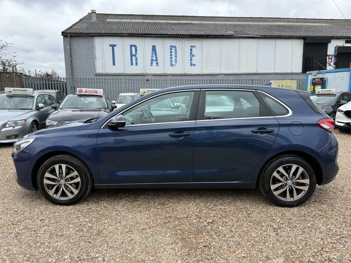 2018-hyundai-i30-16crdi-se-nav-109ps-blue-drive-isg-hatchback-1582cc-dct-big-6