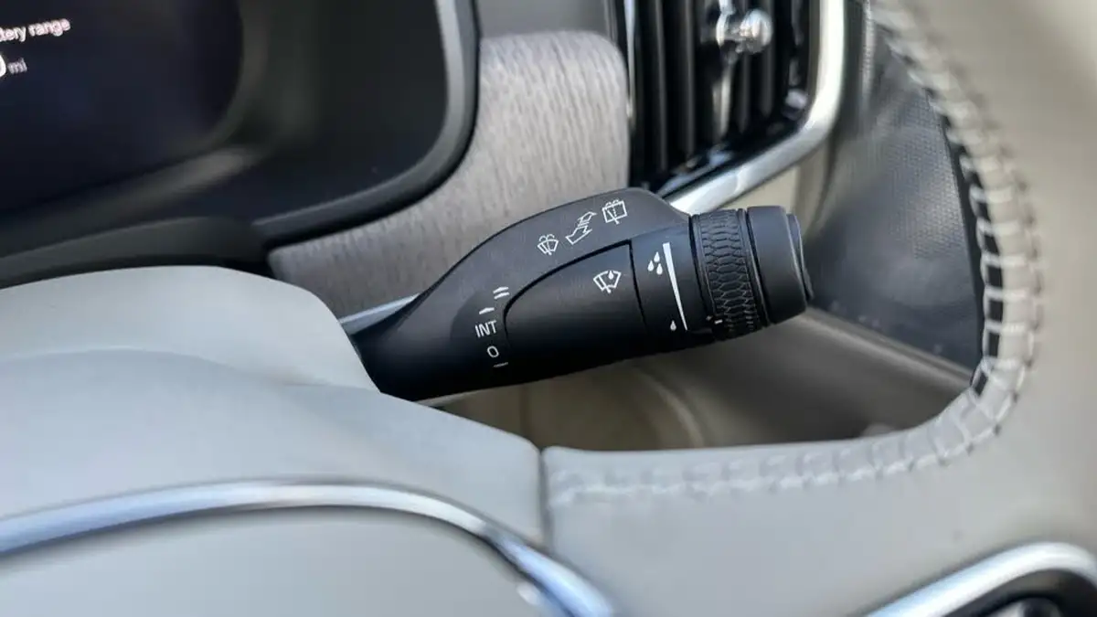 2025-volvo-v90-20-t8-ultra-big-38