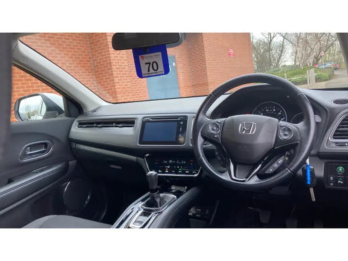 2019-honda-hr-v-15-i-vtec-se-big-1