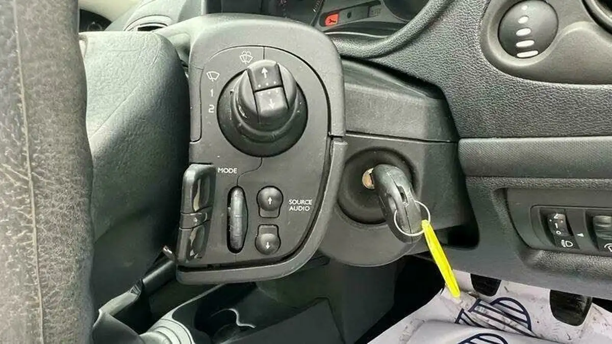 2008-renault-clio-12-extreme-16v-75bhp-3d-big-18
