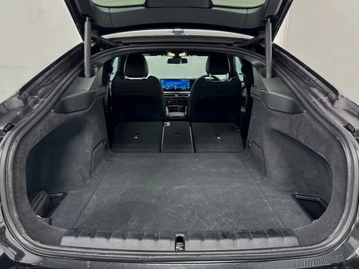 2022-bmw-i4-e-m50-big-8