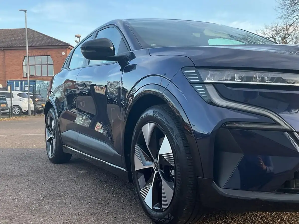 2022-renault-megane-e-tech-e-equilibre-big-19