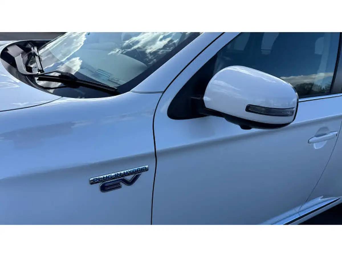 2018-mitsubishi-outlander-20-4h-phev-big-43