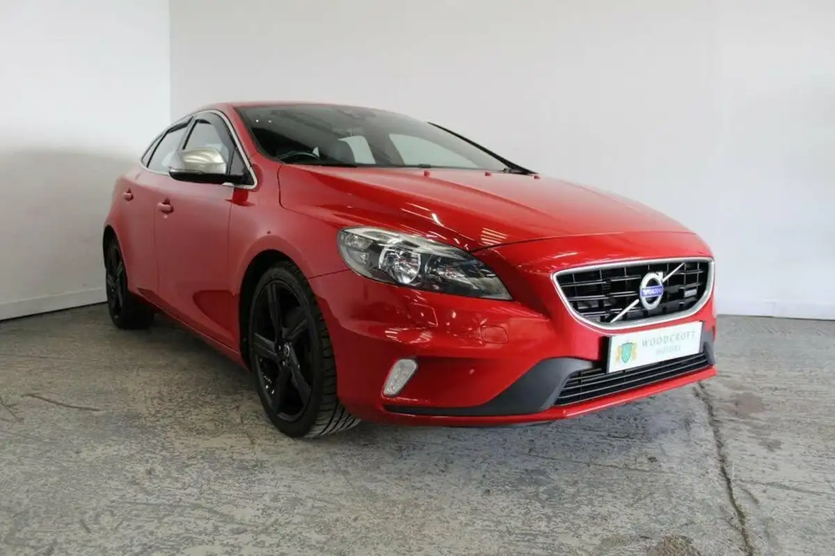 2013-volvo-v40-20td-d3-r-design-big-0